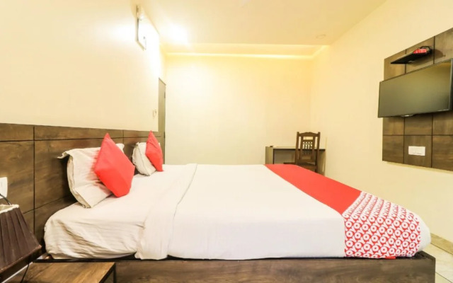 OYO 24808 Padmawati Palace
