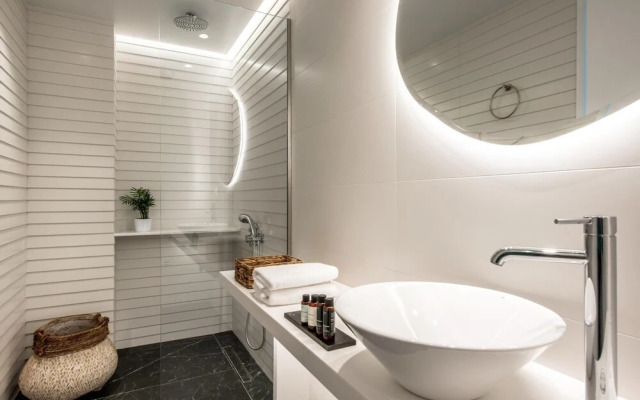 Made By The Sea Villas 8 Bdrm