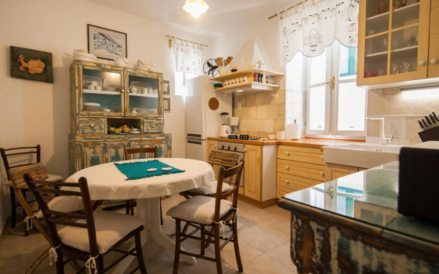 Apartment House Art Bol