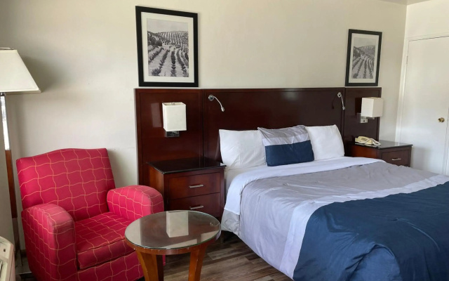 Travelers Beach Inn