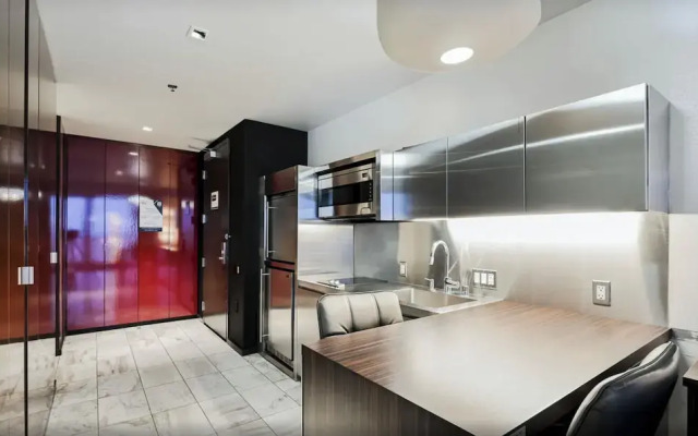 Ava's Suite 37th FLR PALMS PLACE