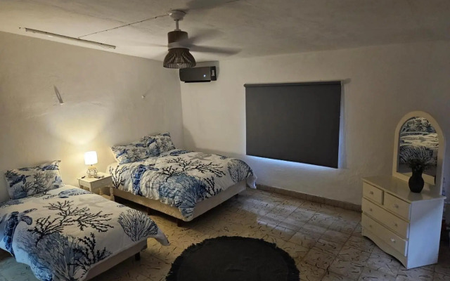 La Casa Amarilla Frente al Mar