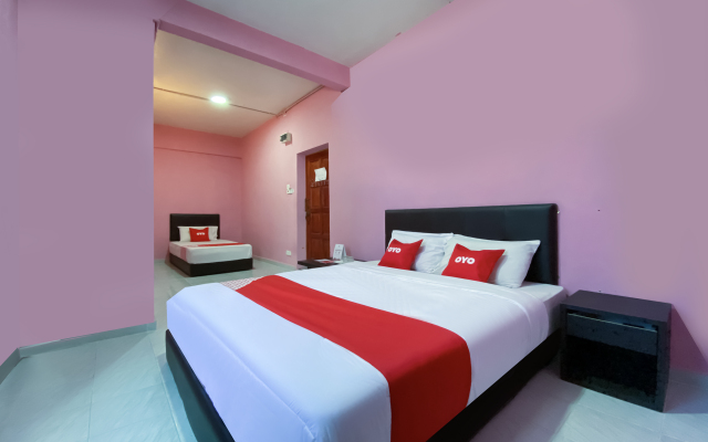 Super OYO 90039 Coop Hotel Kangar