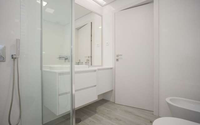 Liiiving -Luxury River View Apartment IX