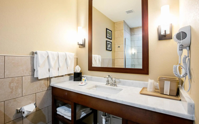 Comfort Suites Fishkill near Interstate 84