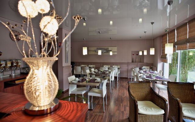 Brit Hotel Le Surcouf
