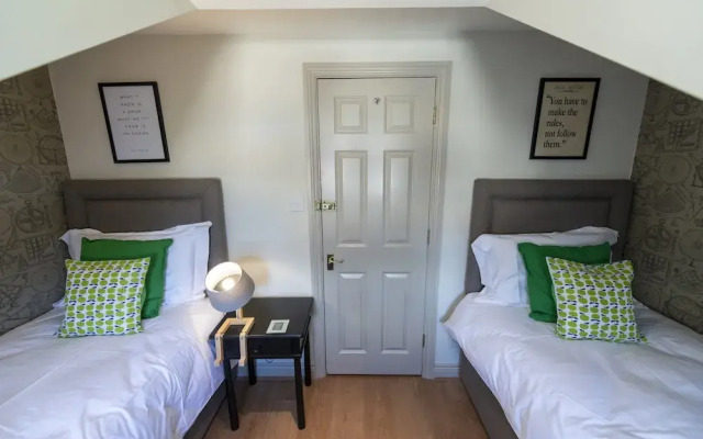 A very British house to stay 3 Bedroom