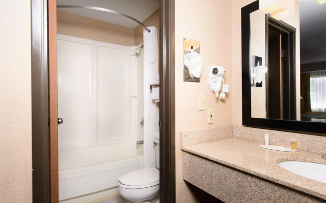 Days Inn by Wyndham Pittsburgh-Harmarville
