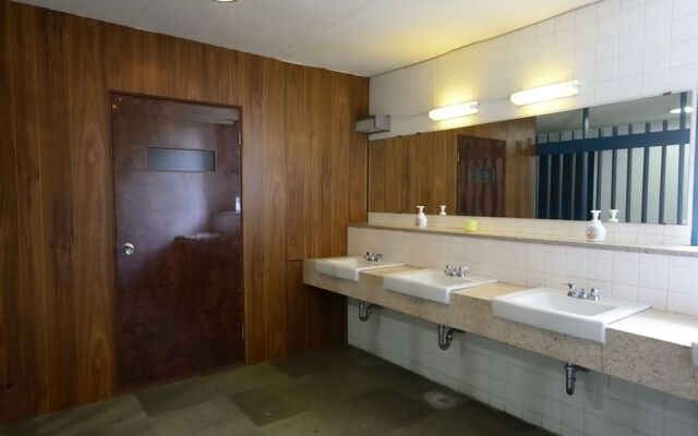 Guest House FUJI-HAKONE LAND - Hostel