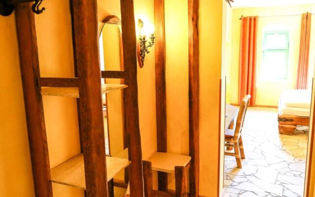 Backstage Hotel