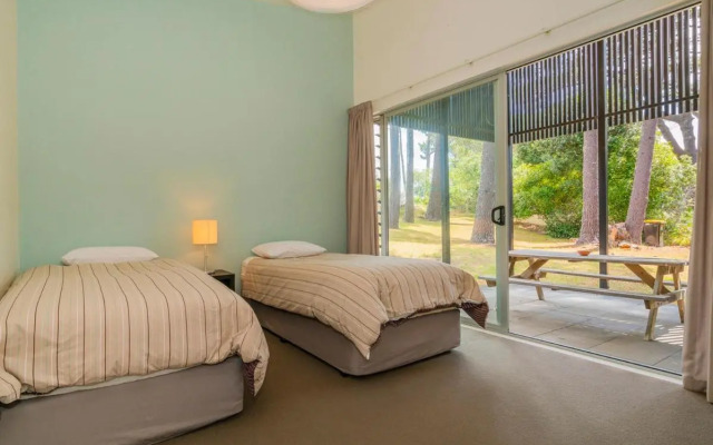 The Golden Hideaway - Matarangi Holiday Home