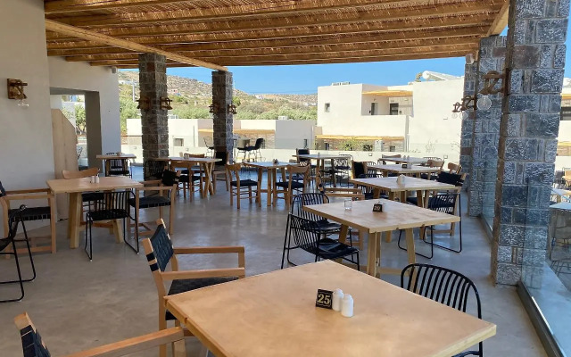 Helios Beach Hotel & Bungalows