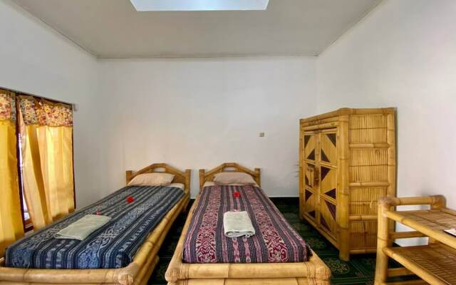 Duyung Rooms and Resto by ZUZU