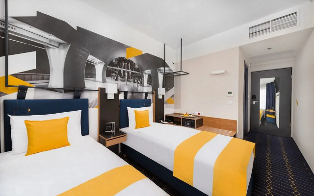 D8 Hotel