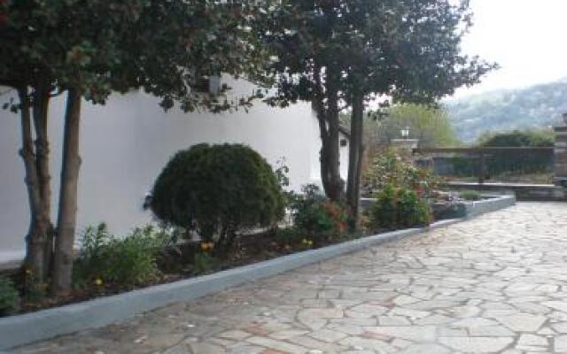 Om Living Pelion