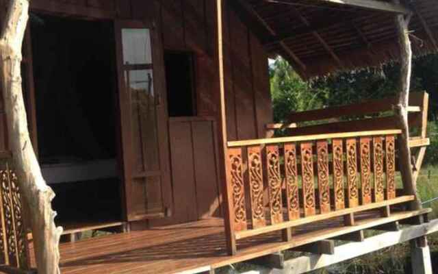 Frog Garden Hut