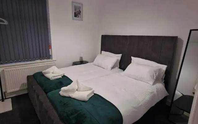 Ashfield House by Cyber Living - Modern Stay!