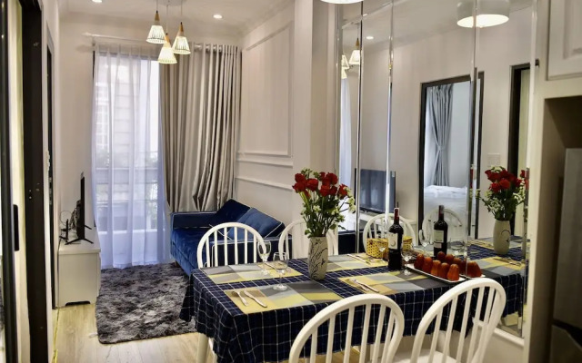 New Luxury Apartment in City Center