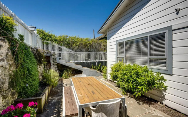 Views on Colenso - Napier Holiday Home