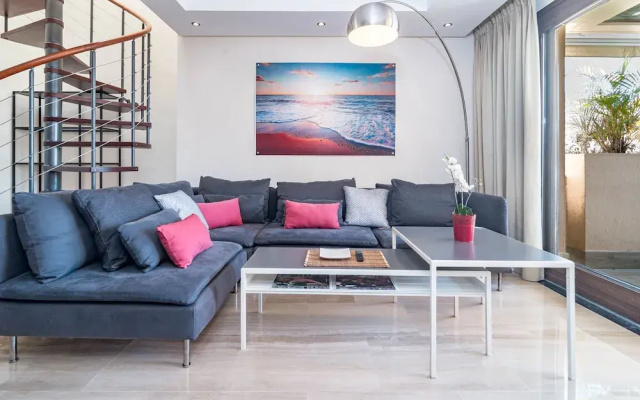 Bp7c.2a Beachfront Penthouse With Private Pool