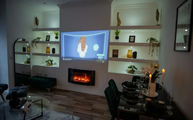 Manchester - 4 Beds - Sleeps 7 - Street Parking