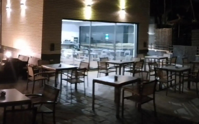 H La Cabaña