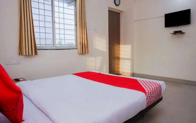OYO Flagship 22520 Lakeview Lohegaon