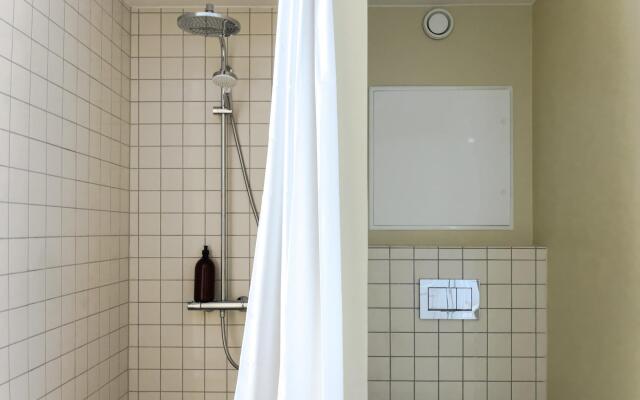★Central Apt · Newly Renovated · Shopping Street★