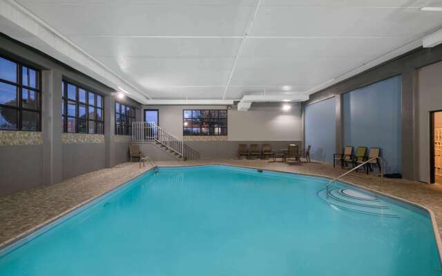 La Quinta Inn & Suites by Wyndham Knoxville East