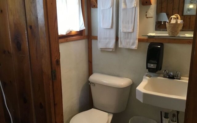 Pines Motel