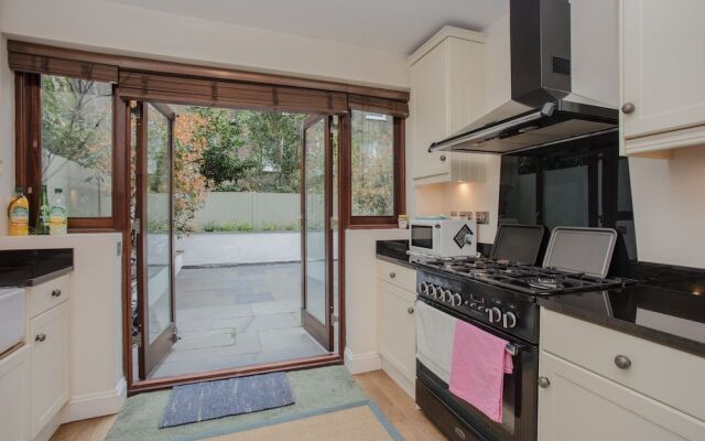 Garden Flat In Shepherds Bush