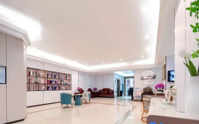 Yufengshan Hotel (Liuzhou Maanshan park railway station）