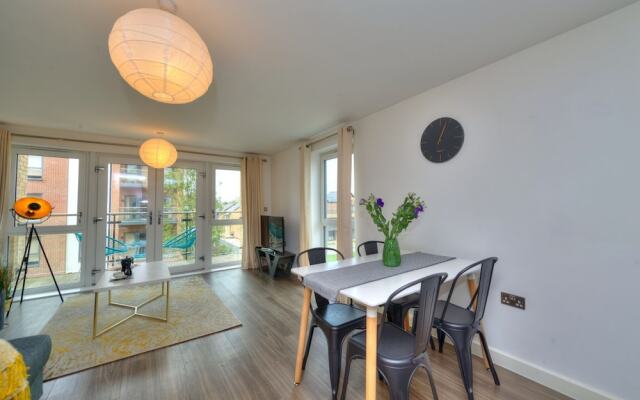 Executive Oakgrove Apartment