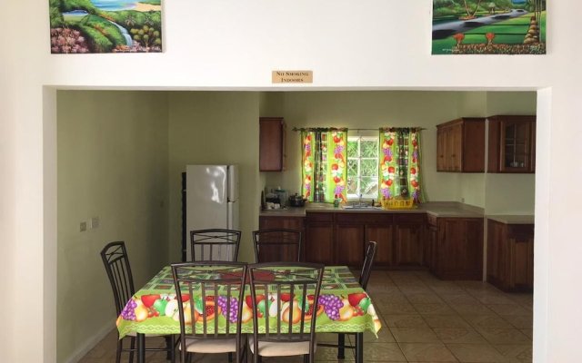 Beautiful 2-bed Apartment in Sunny Jamaica