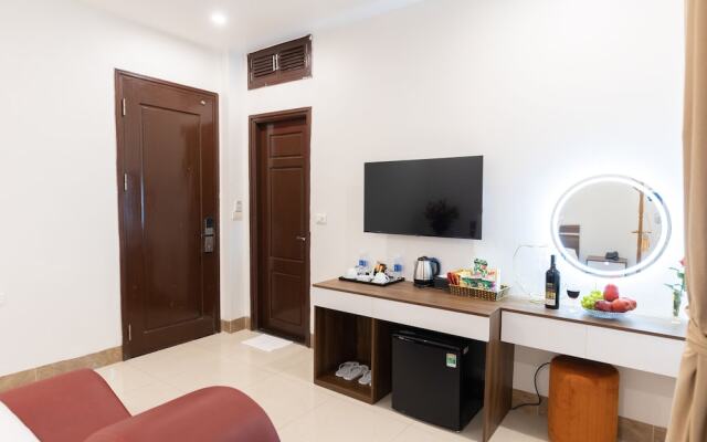 Royal Hotel - Sai Dong - Long Biên