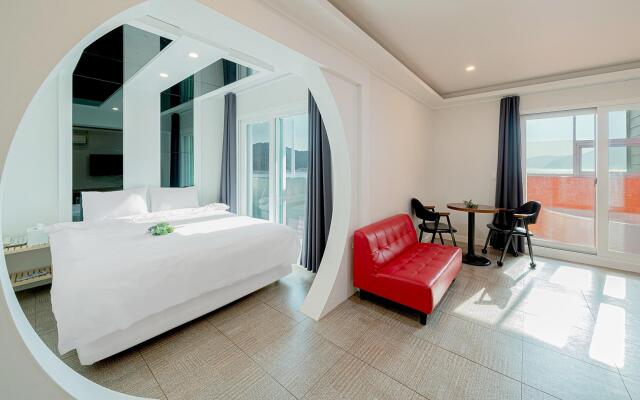 Geojae Wave Hotel and Pension
