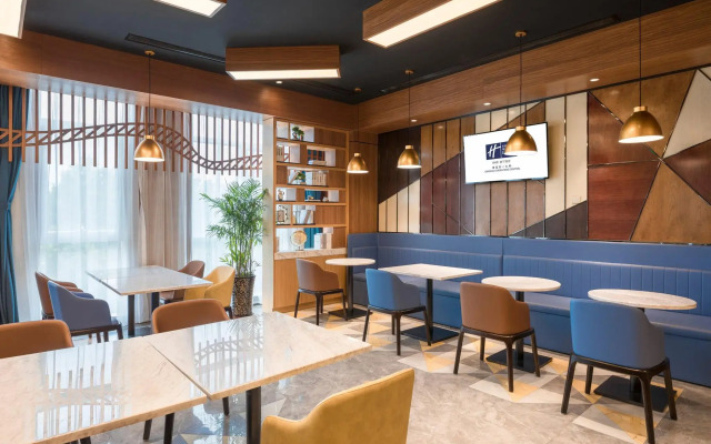 Holiday Inn Express Qingdao Chengyang Central