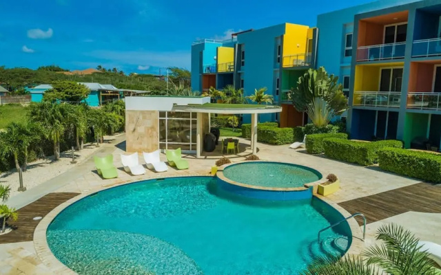 Ground Level Condo 2BR 2BA w Pool Access Gym