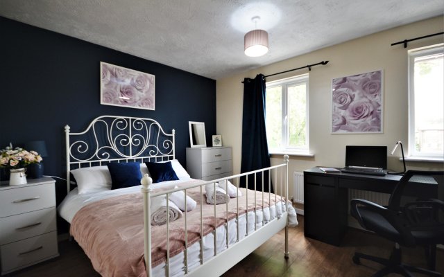 Manchester Townhouse by Bevolve - 4 Bedrooms - Free Parking