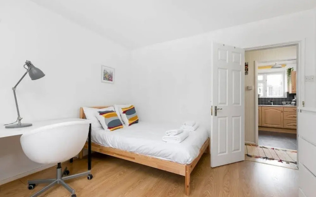 Modern Spacious Home In Well Connected Hammersmith