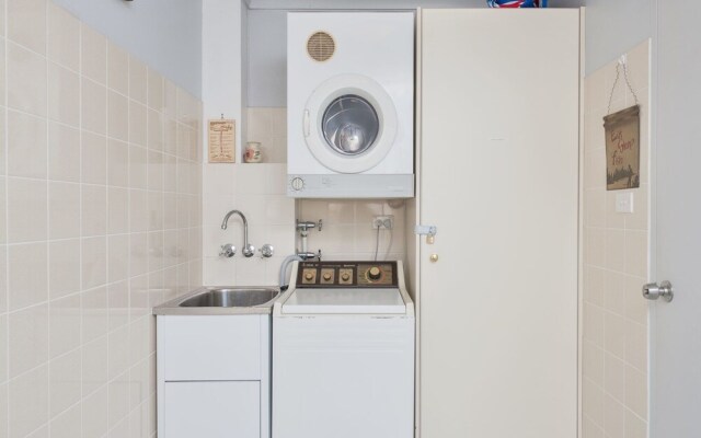 Shoreline, Unit 17/1 Intrepid Close