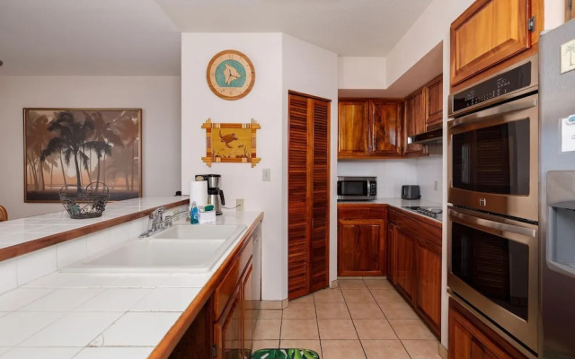 Kahaluu Bay Villas 304