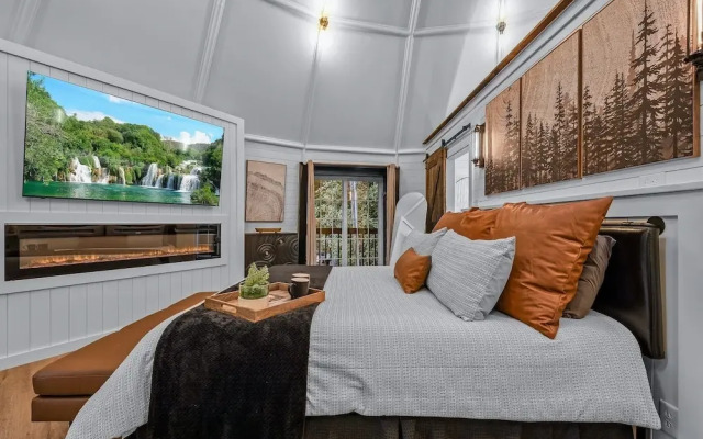 Dream Catcher 1 Bedroom Home by RedAwning