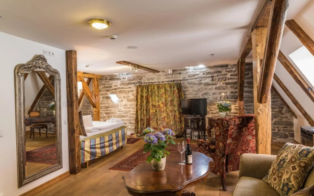 CRU Hotel