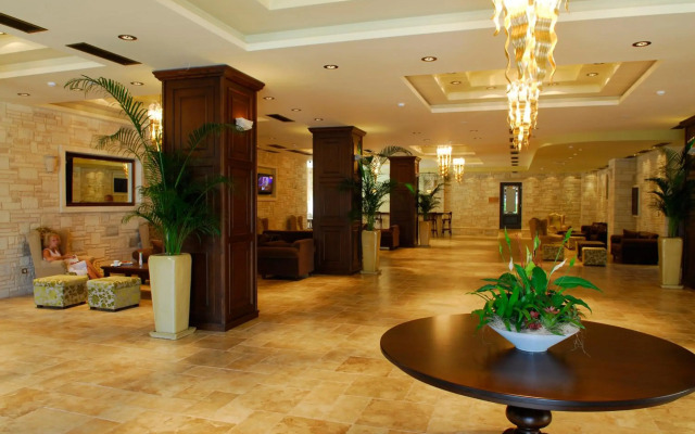 Cactus Royal Resort & Spa