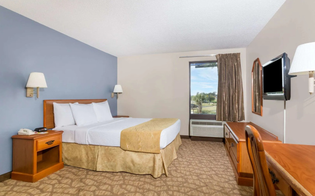 Spark by Hilton Tifton
