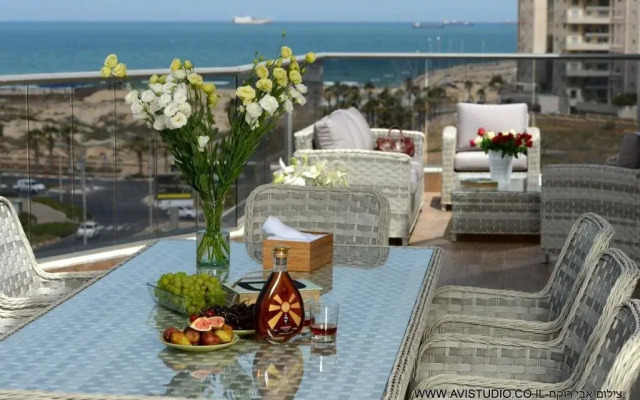 Luxurious Beachfront Penthouse