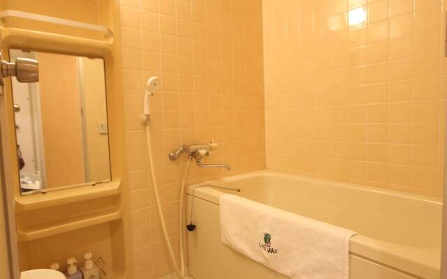 Livemax Budget Korakuen Hotel