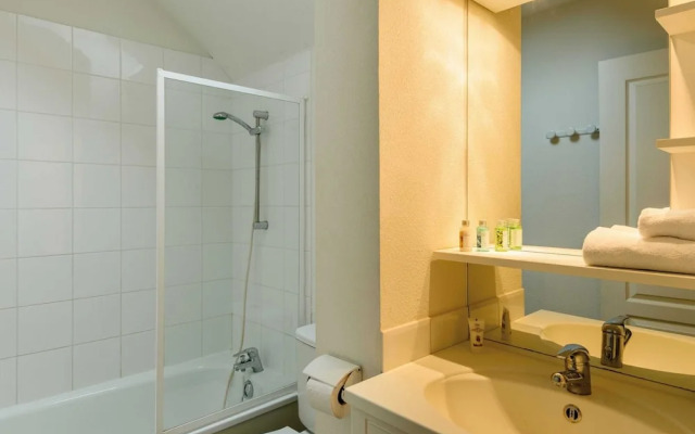 Pleasant Breton Holiday Home Near the bay of Douarnenez