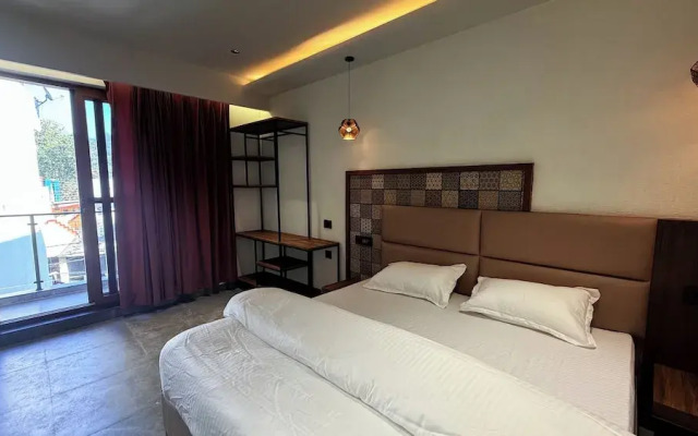 Yes Hotel By The Ganges